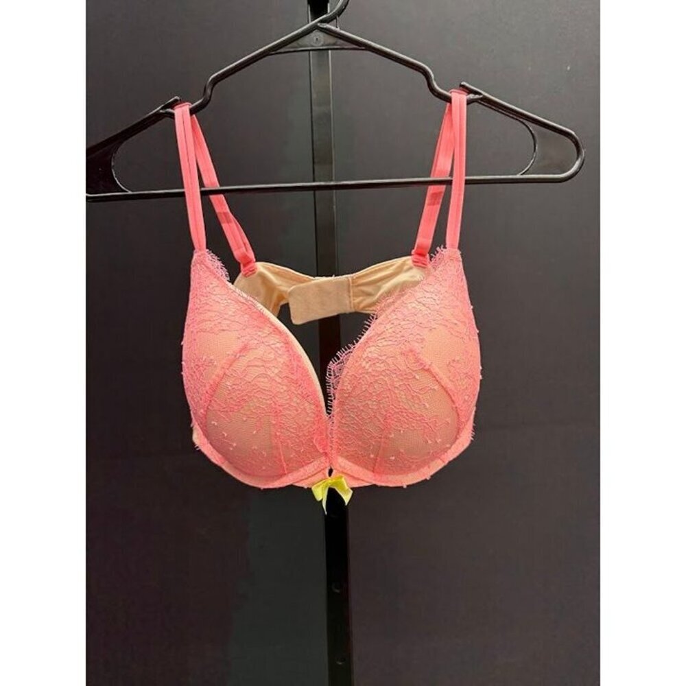 Victoria's Secret Coral Lace Very Sexy Push-Up Bra